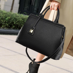 STRUCTURED BAG. (BLACK COLOR)
